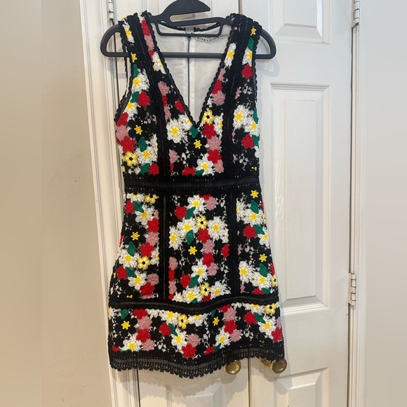 Alice + Olivia Dresses & Skirts - Alice + Olivia Black and White Lace Dress